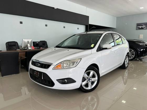 FORD FOCUS 1.6 GLX 16V FLEX 4P MANUAL FORD FOCUS 1.6 GLX 16V FLEX 4P MANUAL
